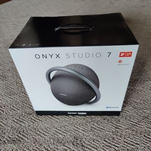 Harman/Kardon Onyx Studio 7 Bluetooth speaker